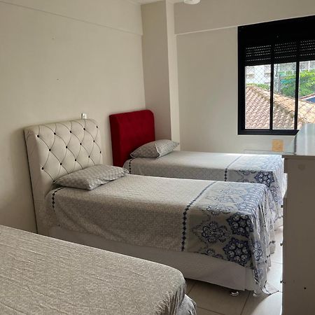 Apartamento Amplo A Menos De 400 Metros Da Praia Localizado Proximo A Praca Da Brunella, Area Nobre Do Guaruja. Exterior foto